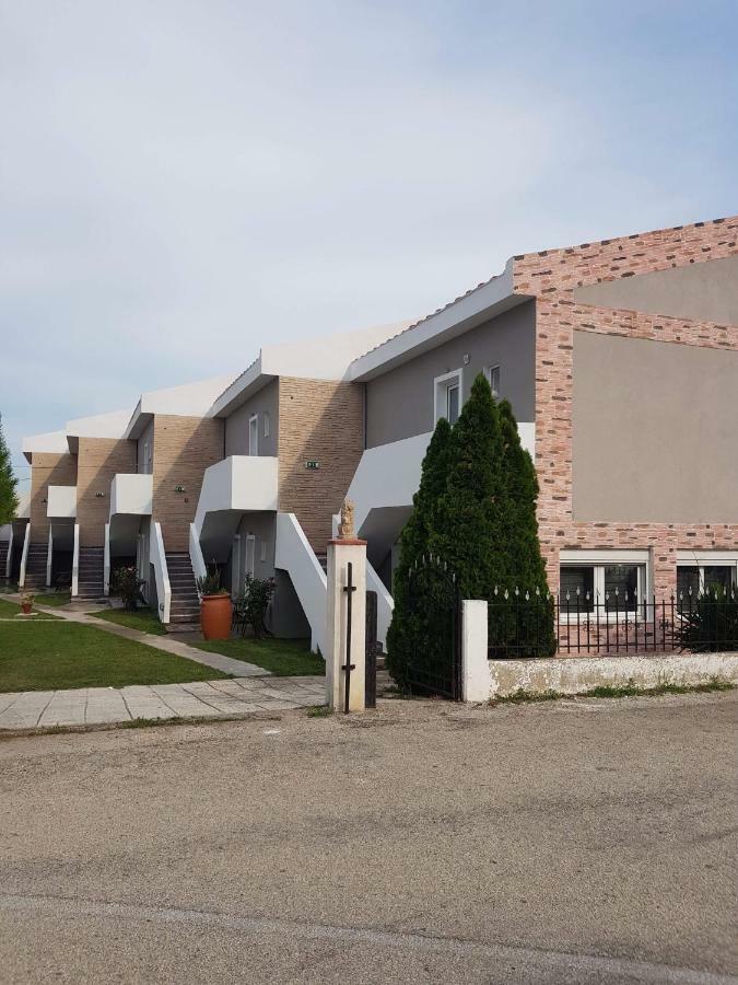 Hotel Loga Tycheron Ngoại thất bức ảnh