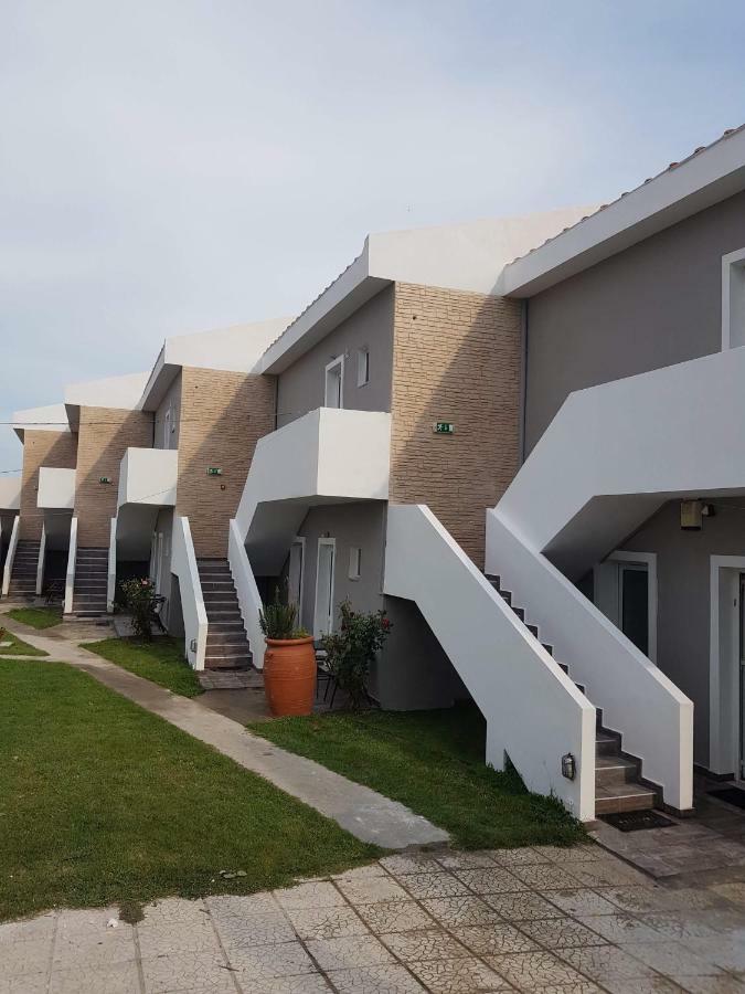 Hotel Loga Tycheron Ngoại thất bức ảnh